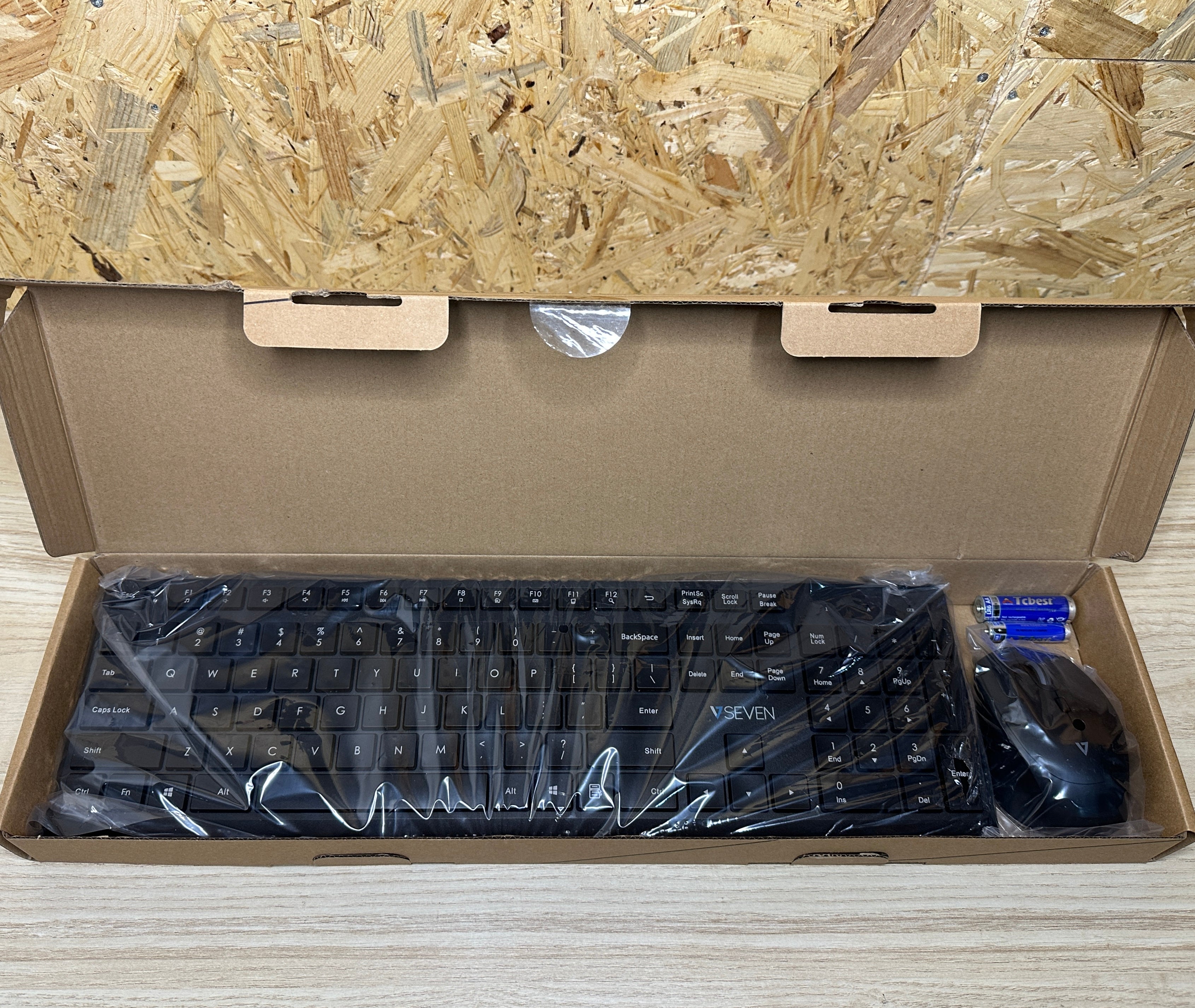 VSeven "V7" Bluetooth Tastatur- und Maus-Set NEU