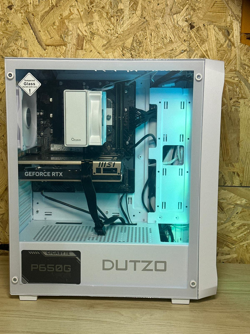 Highend Gaming PC AMD Ryzen 7 8700F - 32GB DDR5 - RTX 5060